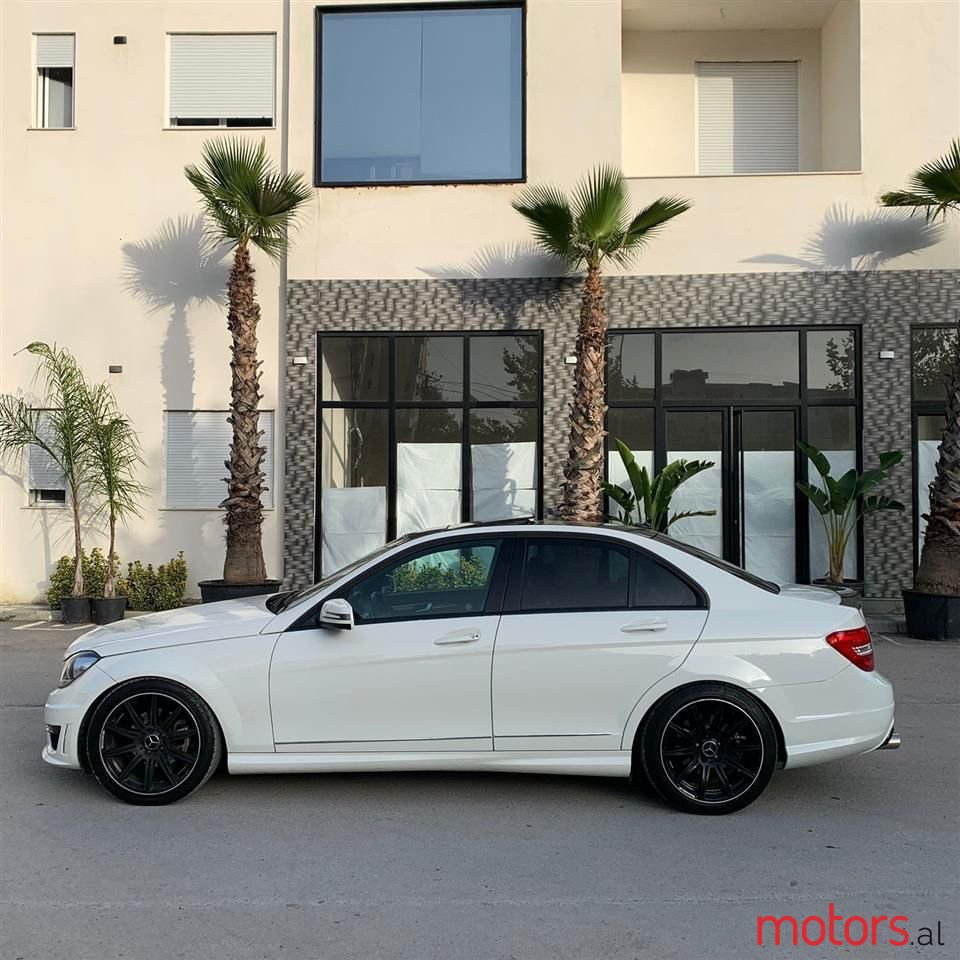 2012' Mercedes-Benz C 300 photo #5