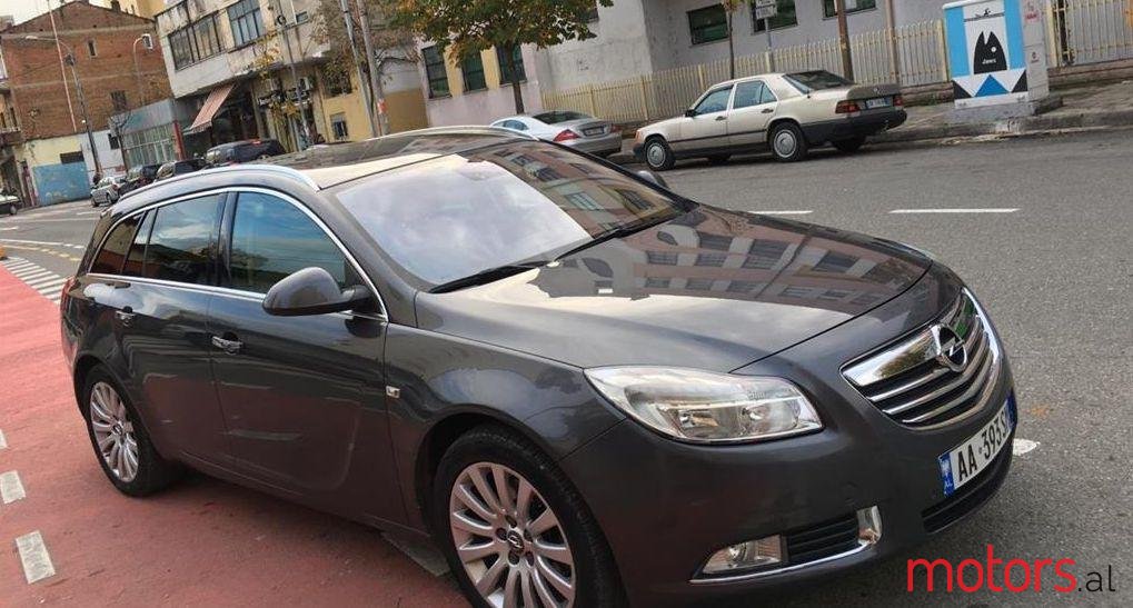 2011' Opel Insignia photo #1