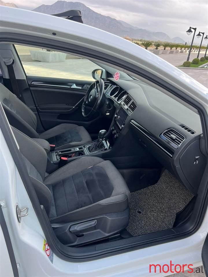 2015' Volkswagen Golf photo #5