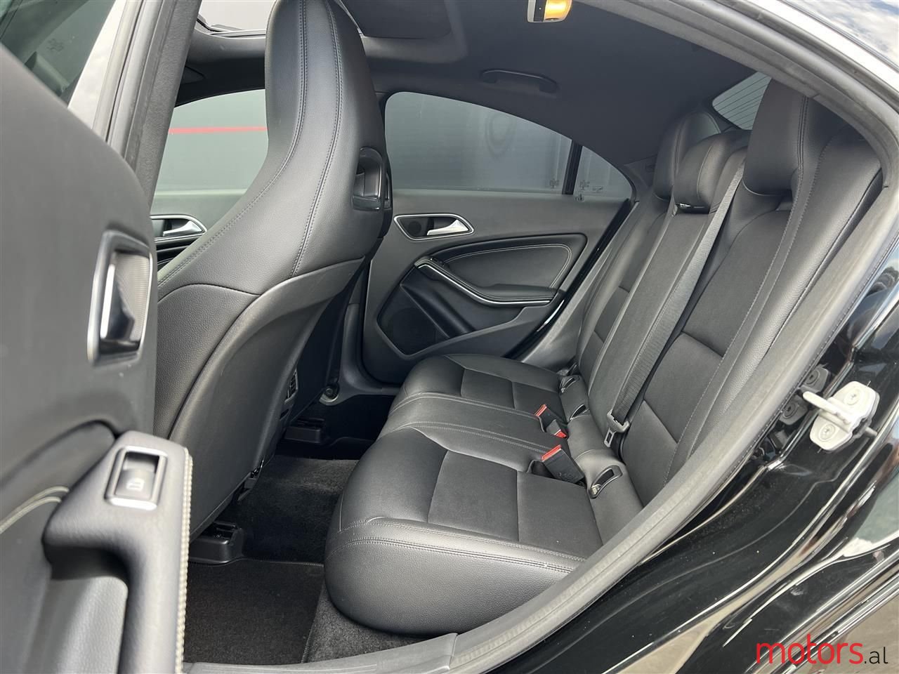 2014' Mercedes-Benz CLA 200 photo #2