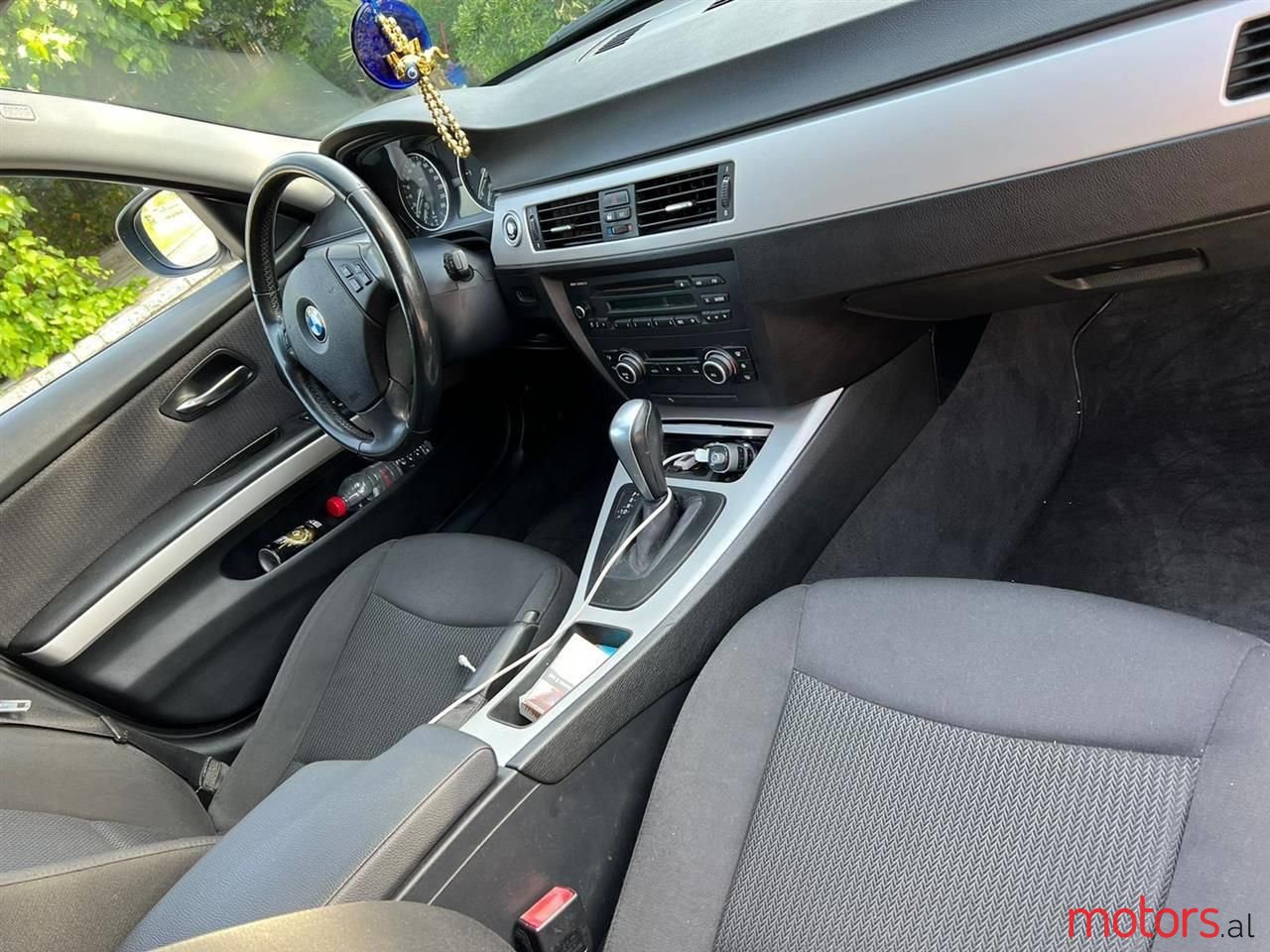 2010' BMW 318 photo #4