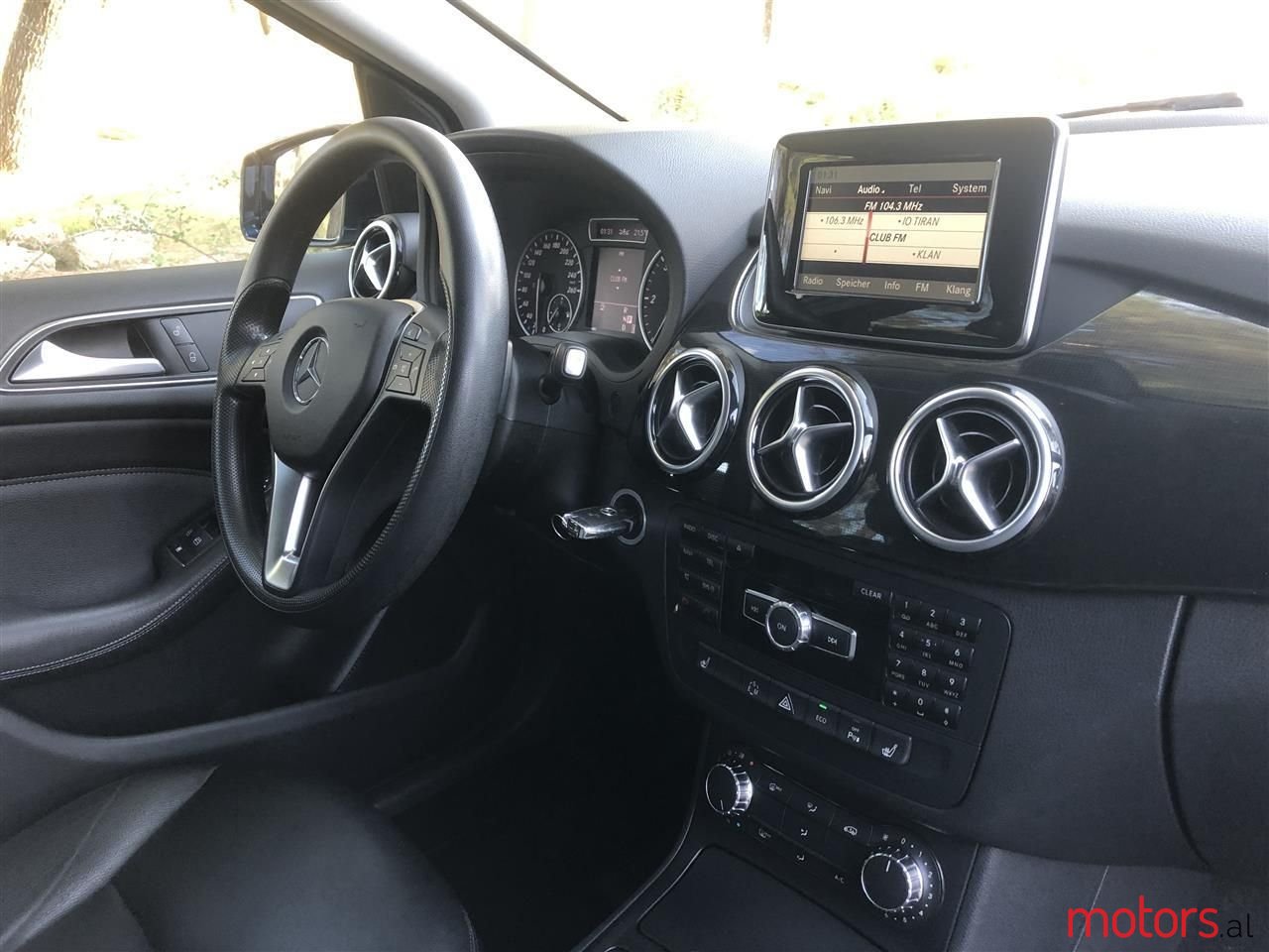 2012' Mercedes-Benz B 200 photo #3