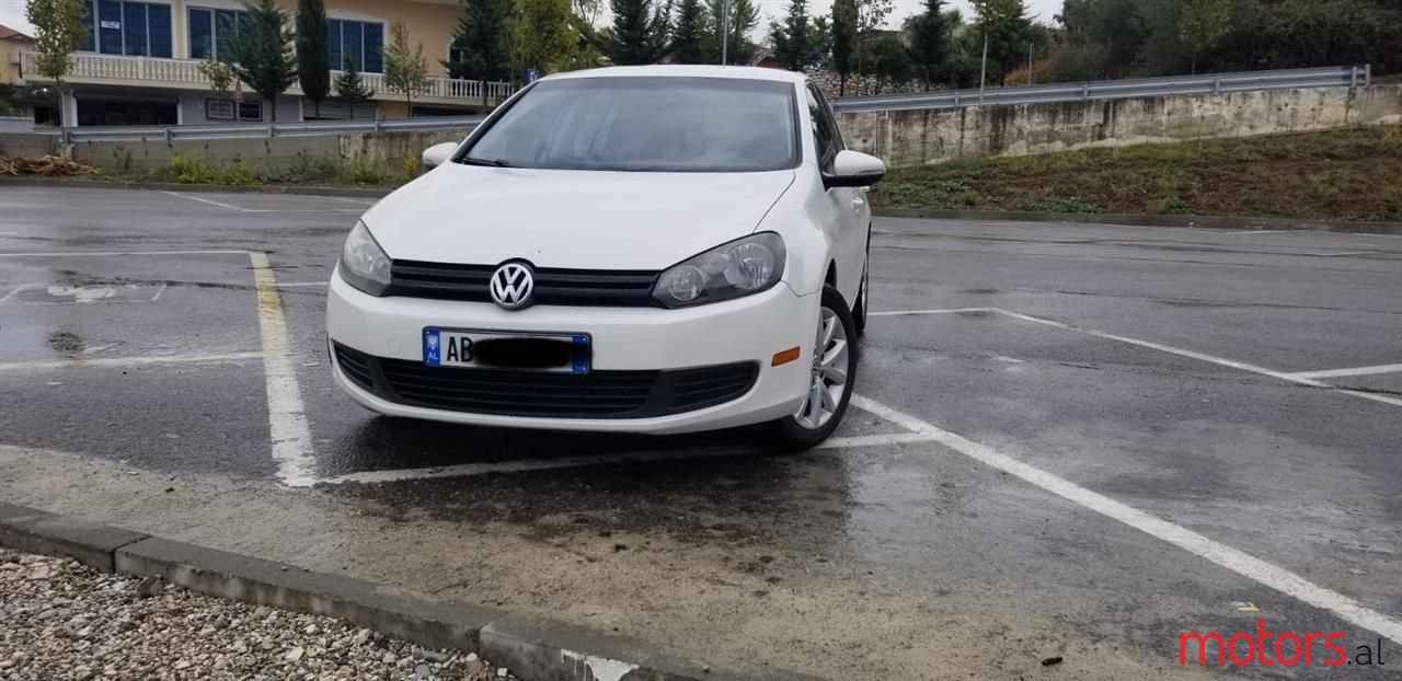 2011' Volkswagen Golf photo #1