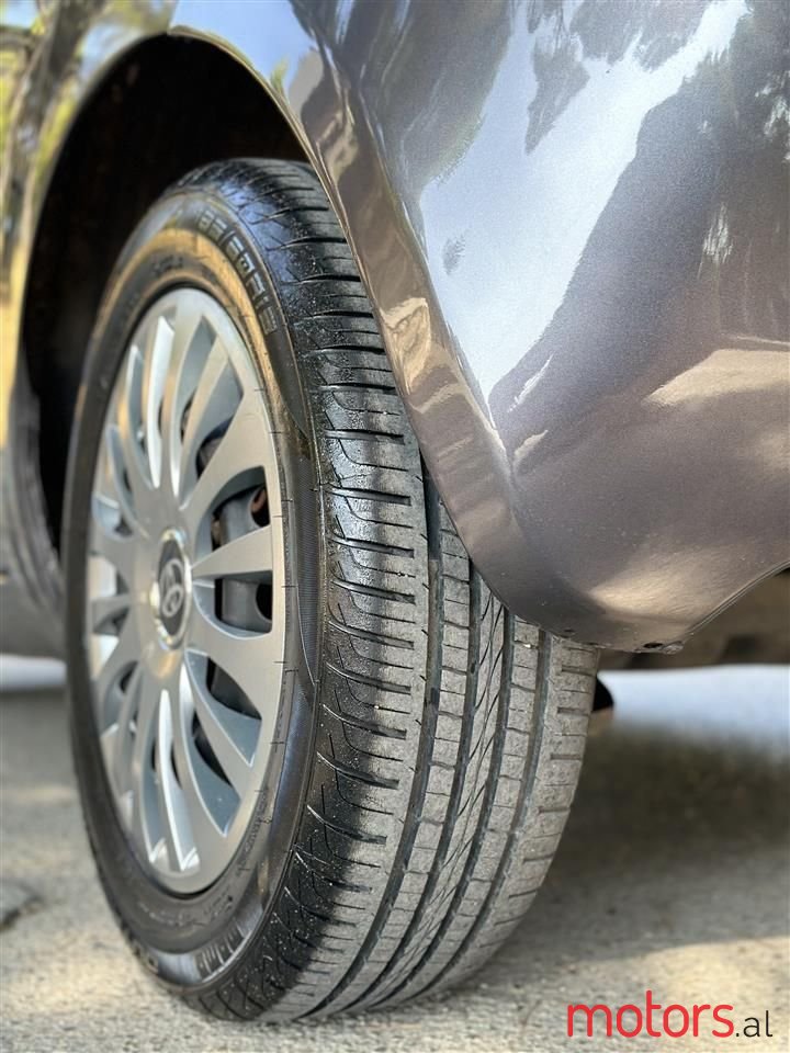 2009' Toyota Yaris photo #4