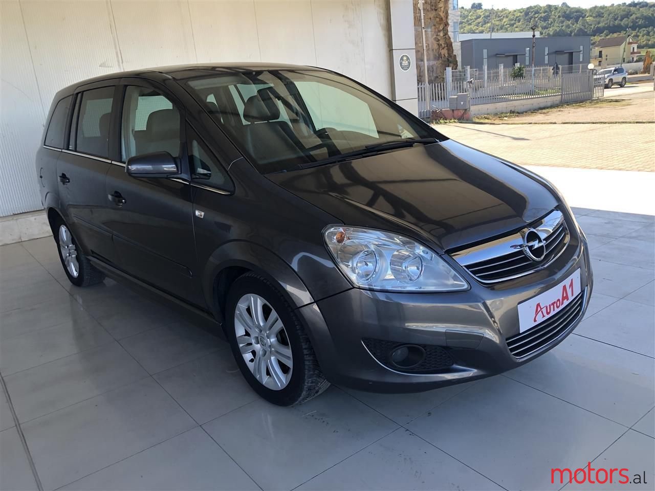 2009' Opel Zafira photo #3