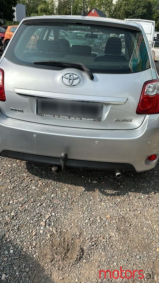 2011' Toyota Auris photo #5