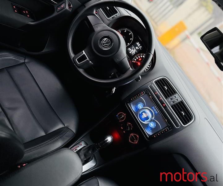 2014' Volkswagen Polo photo #6