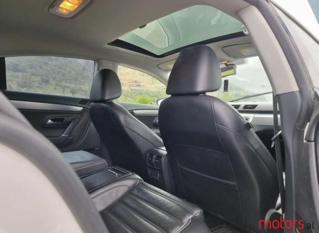 2009' Volkswagen Passat photo #6