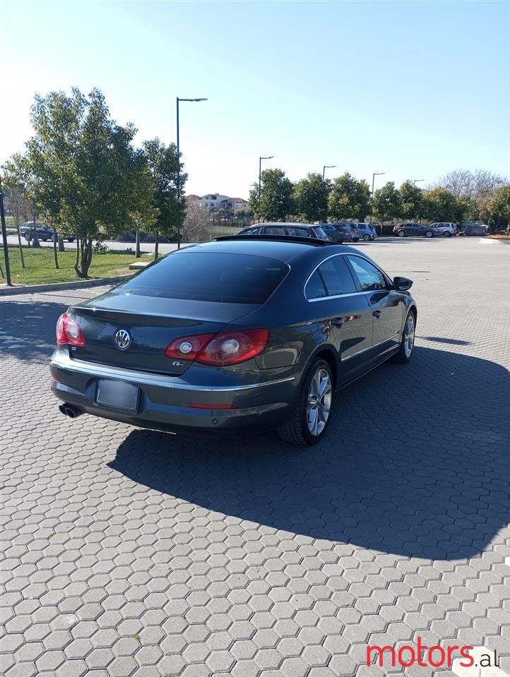 2010' Volkswagen Passat photo #4