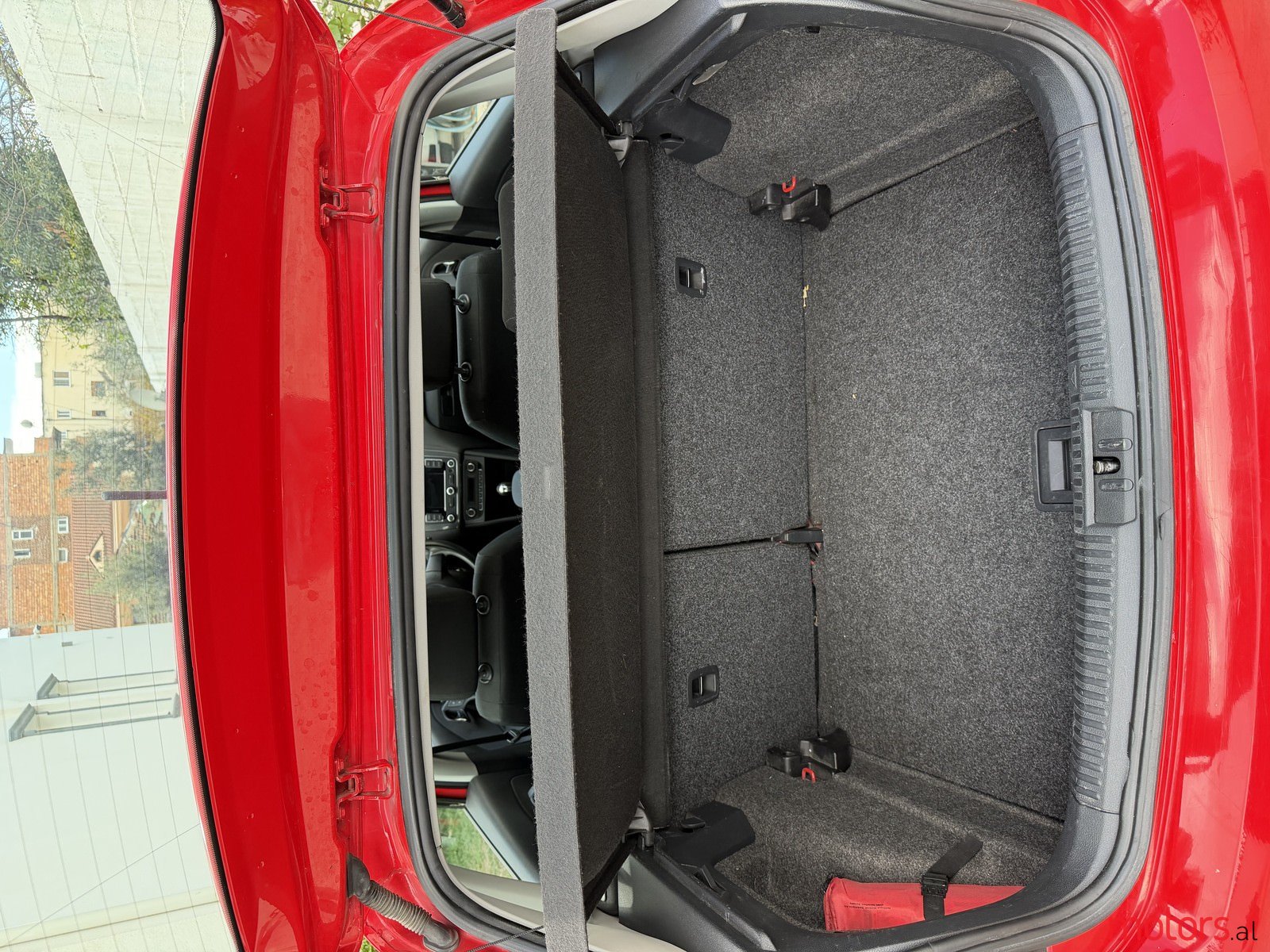 2012' Volkswagen Polo photo #7