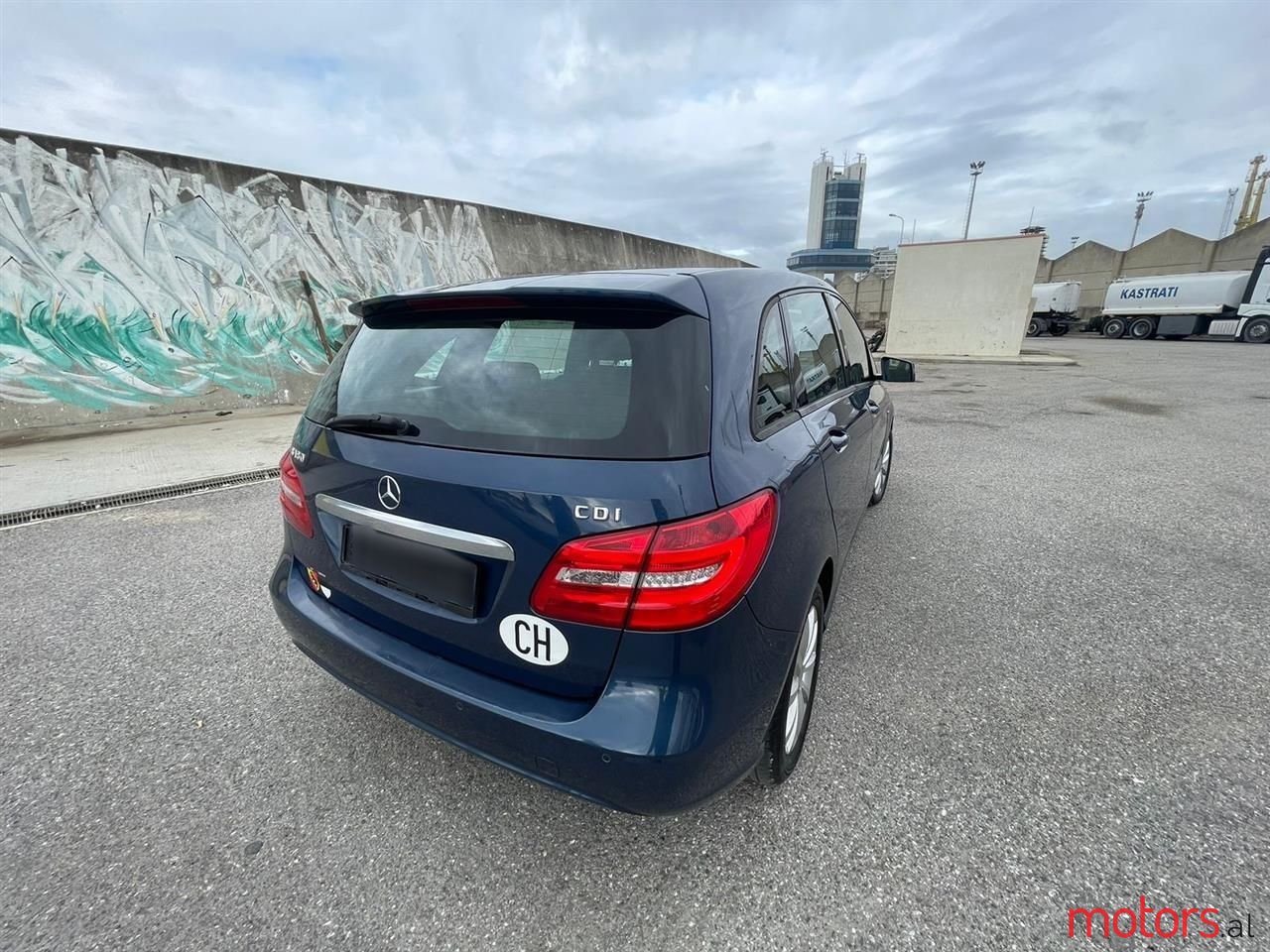 2012' Mercedes-Benz B 180 photo #2