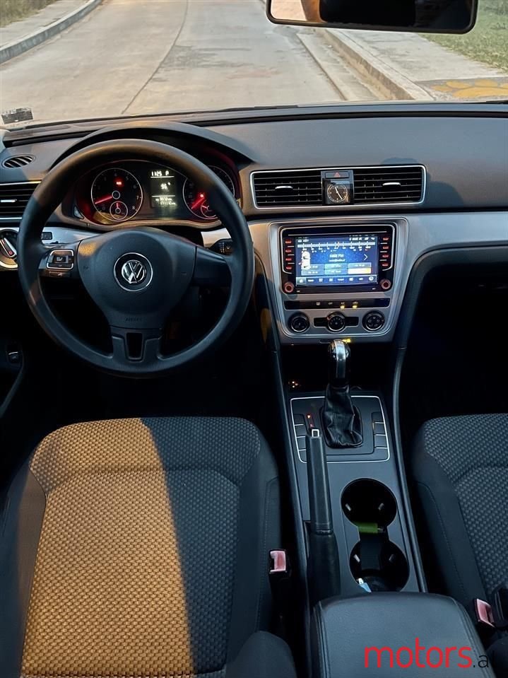 2013' Volkswagen Passat photo #3