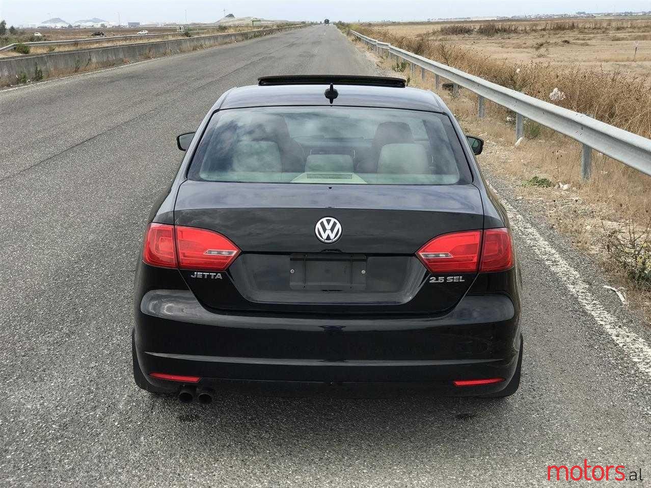 2011' Volkswagen Jetta photo #2