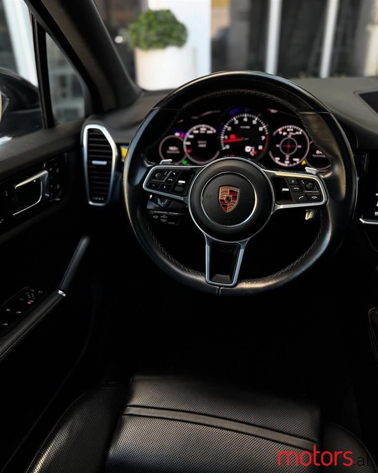 2019' Porsche Cayenne photo #6