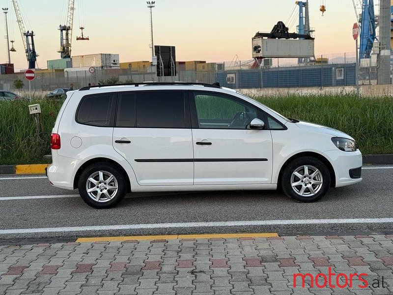 2012' Volkswagen Touran photo #4