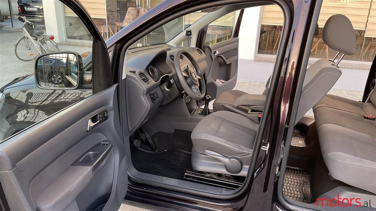 2012' Volkswagen Caddy photo #4