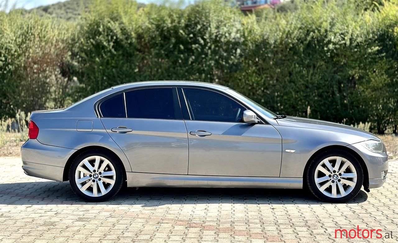 2010' BMW 320 photo #5