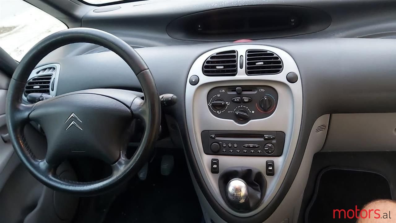 2011' Citroen Xsara Picasso photo #6