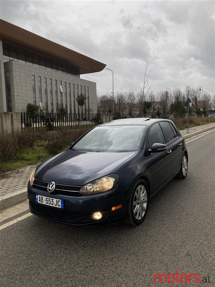 2011' Volkswagen Golf photo #1