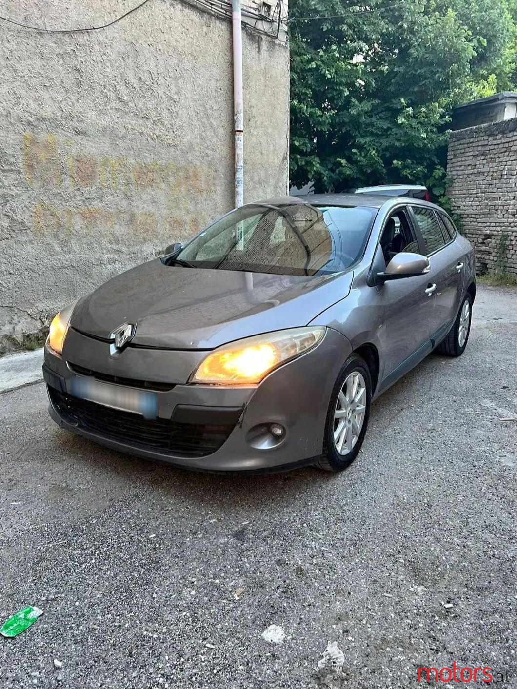 2010' Renault Megane photo #2