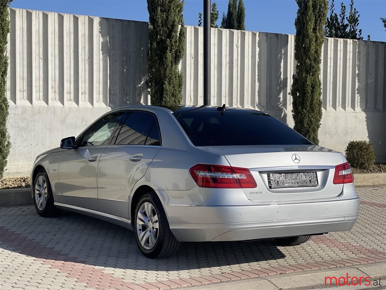 2011' Mercedes-Benz E 220 photo #6