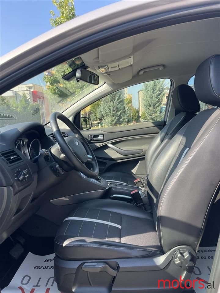 2012' Ford Kuga photo #3