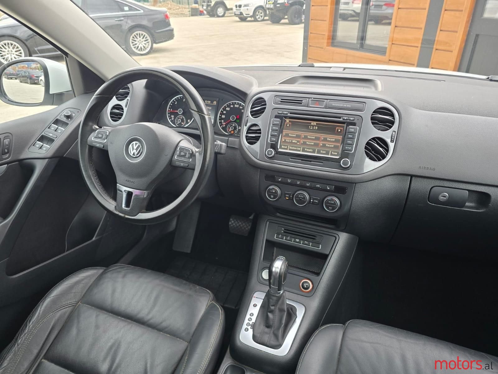 2015' Volkswagen Tiguan photo #5