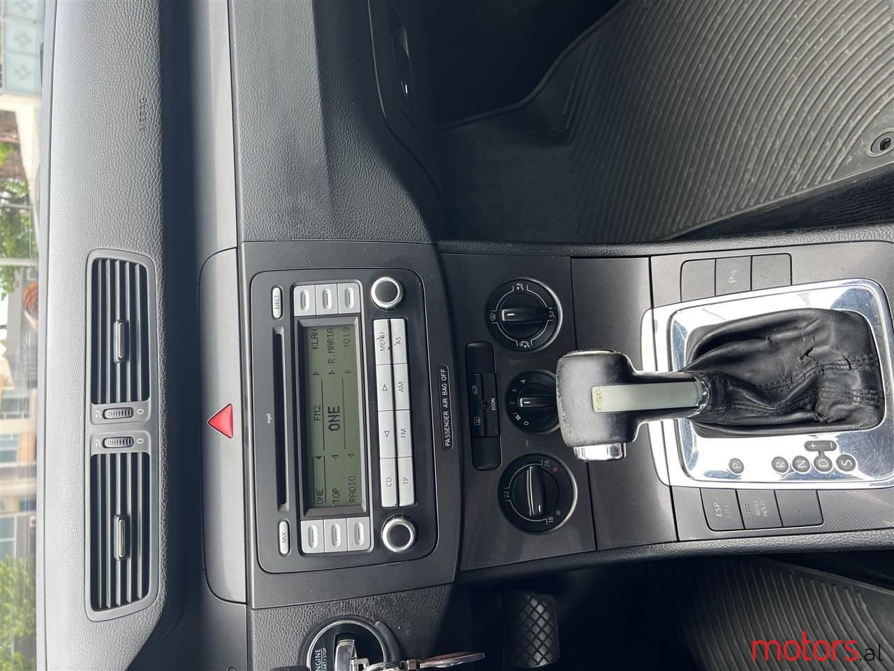 2006' Volkswagen Passat photo #5