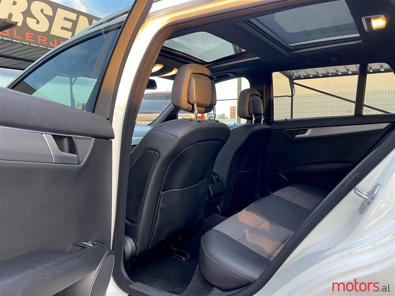 2012' Mercedes-Benz C 220 photo #3