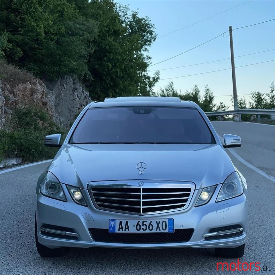 2011' Mercedes-Benz E 350 photo #2