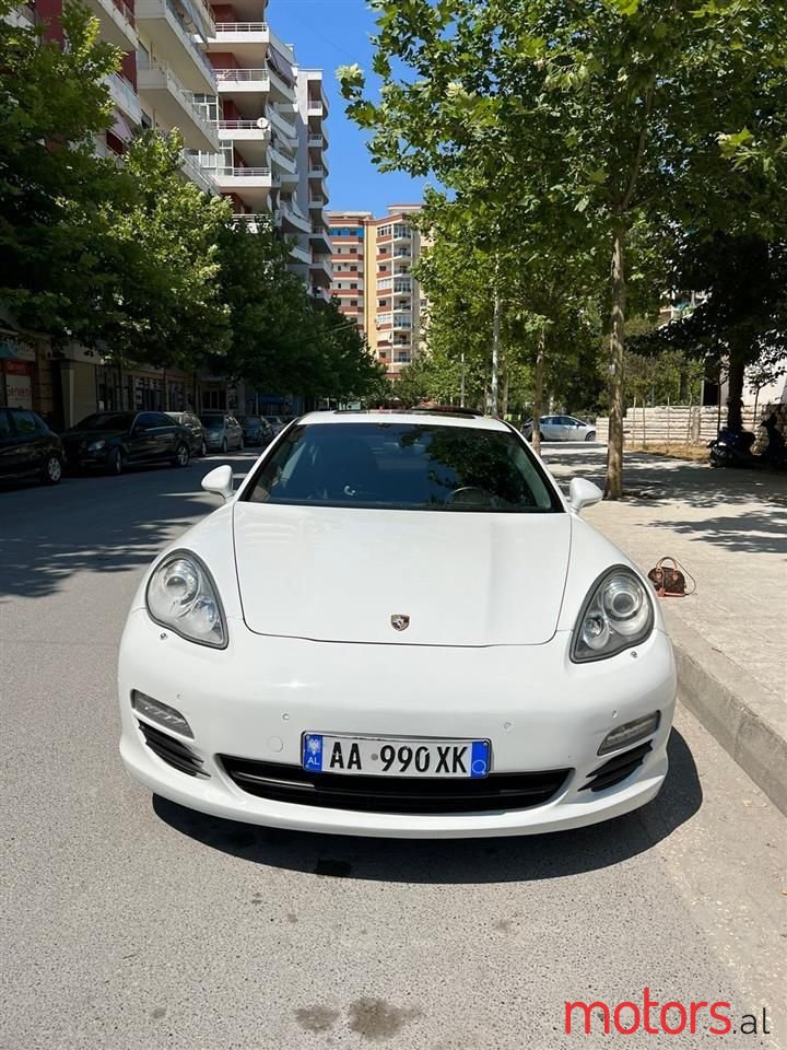2011' Porsche Panamera photo #1