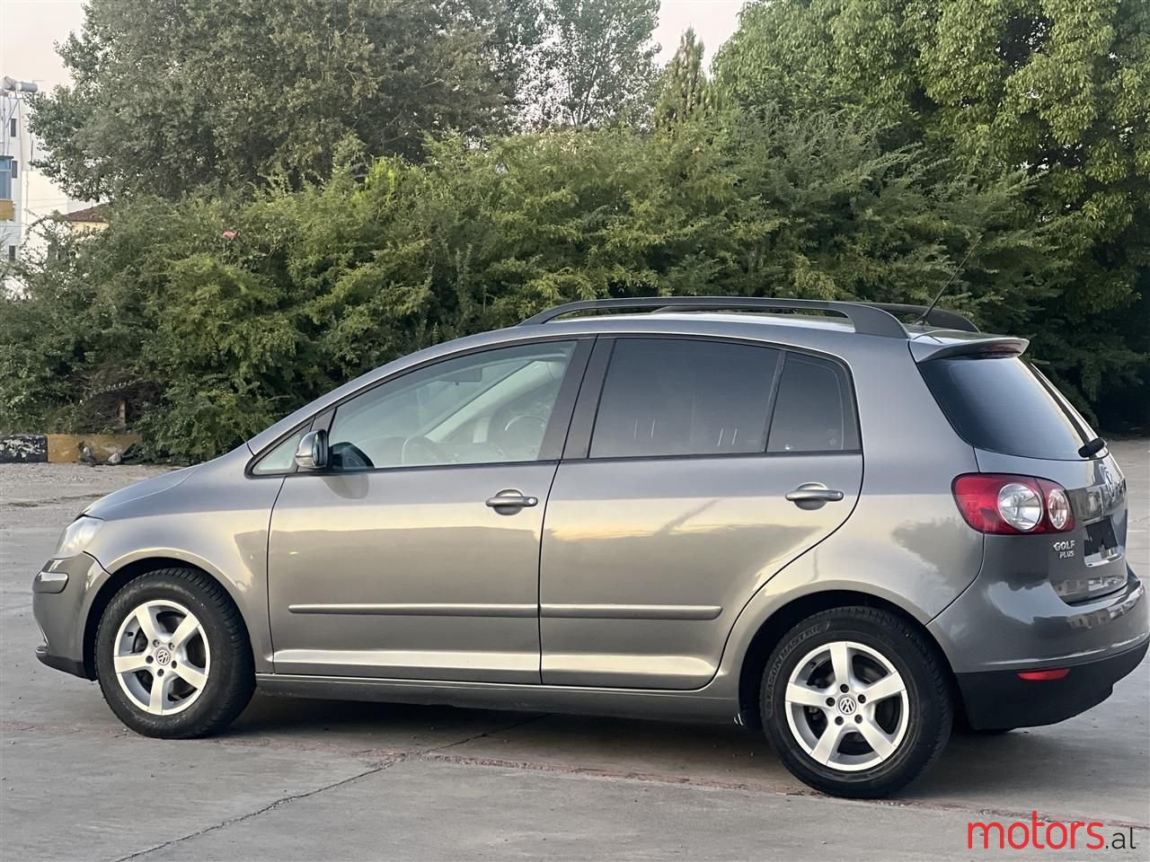 2008' Volkswagen Golf Plus photo #5