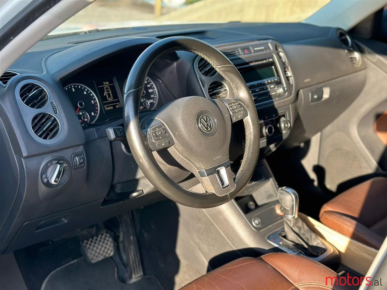 2015' Volkswagen Tiguan photo #4