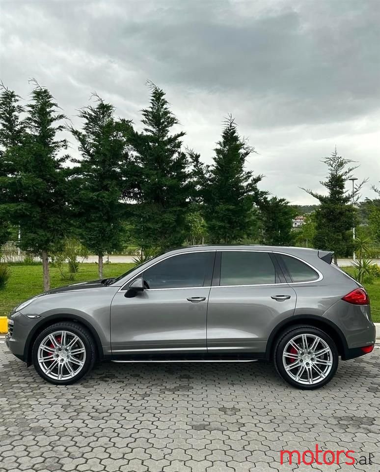 2010' Porsche Cayenne photo #6