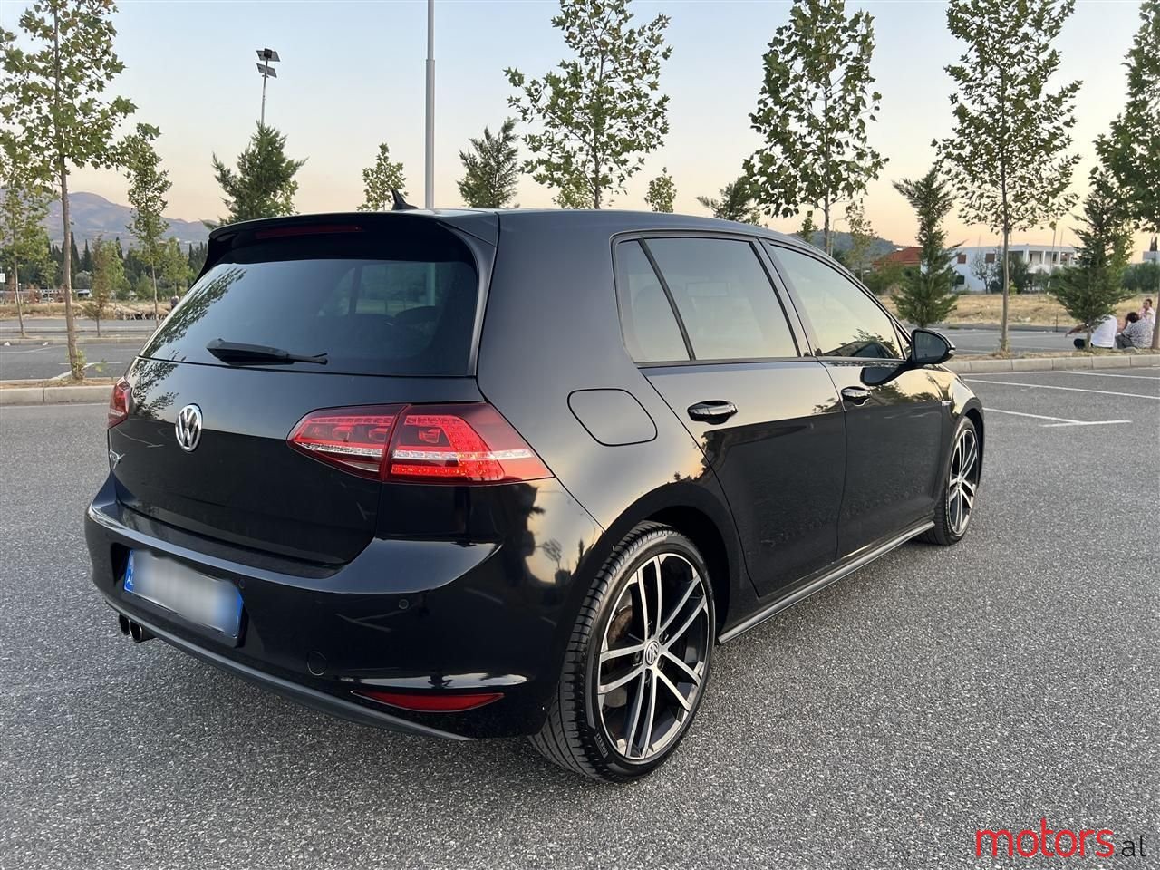 2015' Volkswagen Golf photo #3