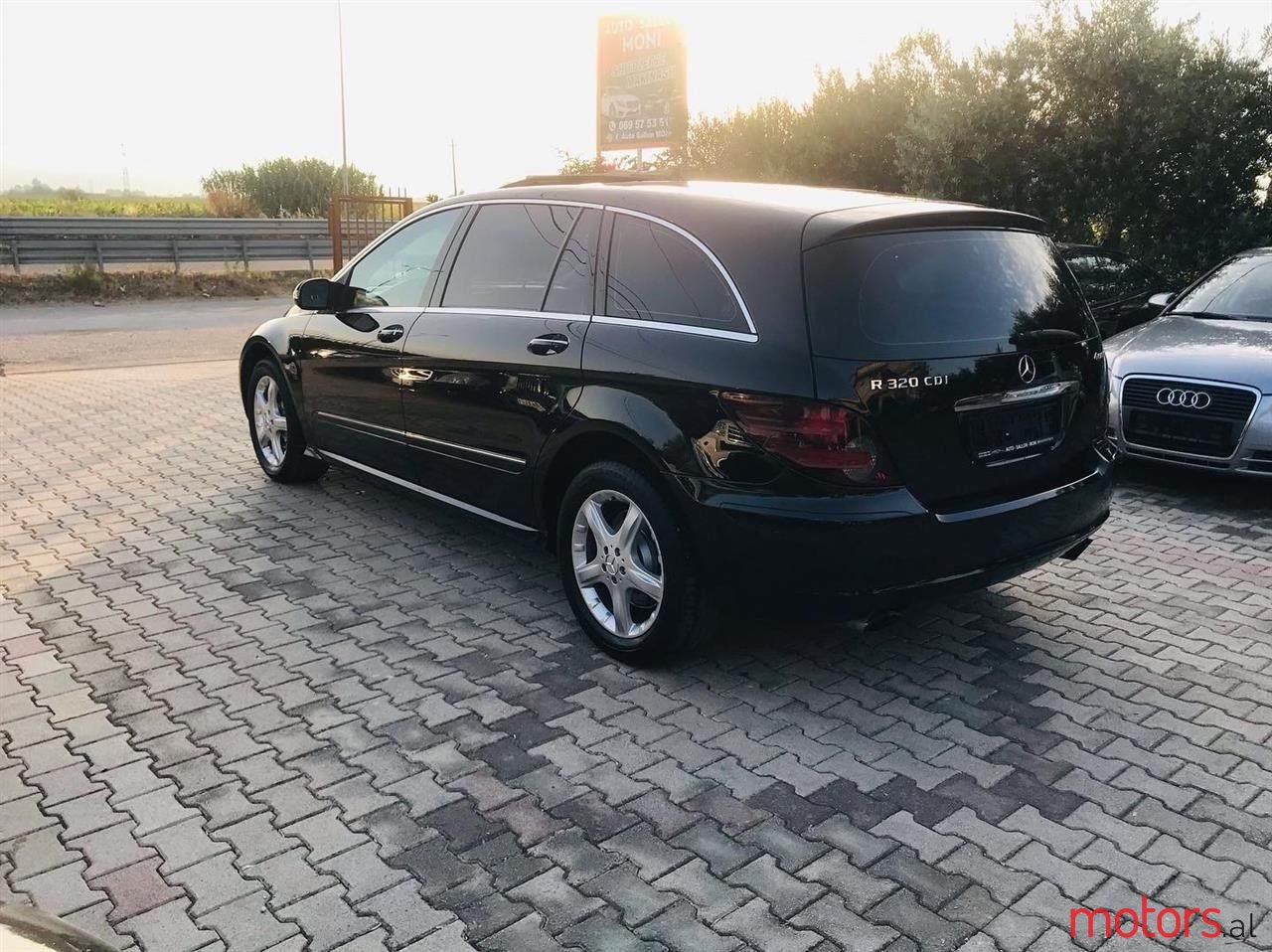 2009' Mercedes-Benz R 320 photo #3