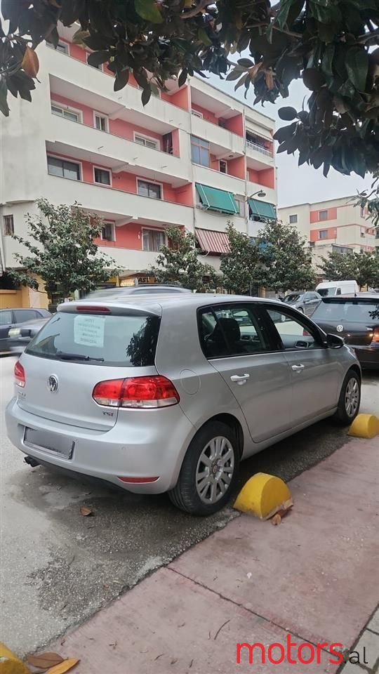 2008' Volkswagen Golf photo #4