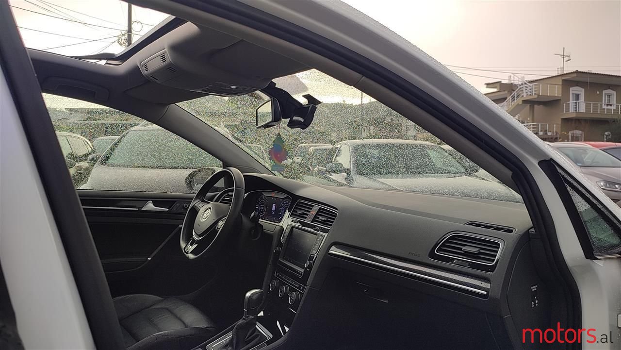 2014' Volkswagen Golf photo #6