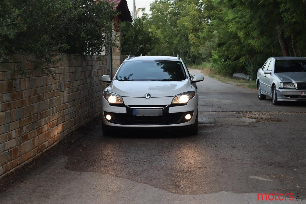 2012' Renault Megane photo #1
