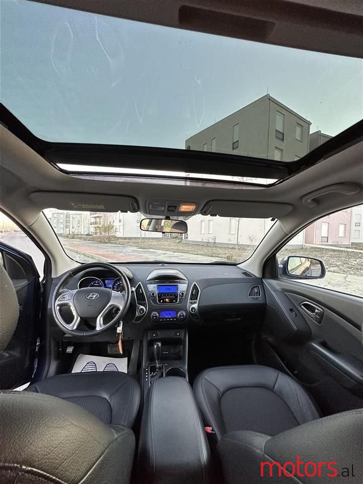 2010' Hyundai Tucson photo #2