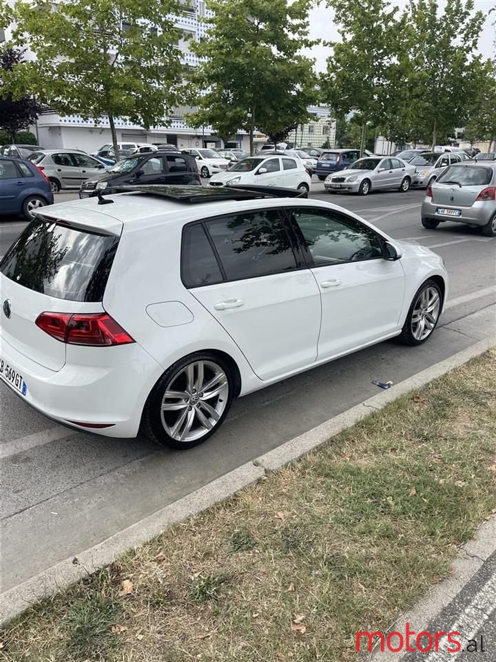 2015' Volkswagen Golf photo #2