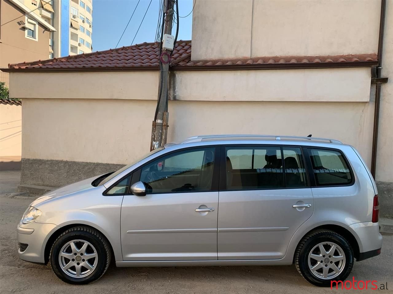 2009' Volkswagen Touran photo #3