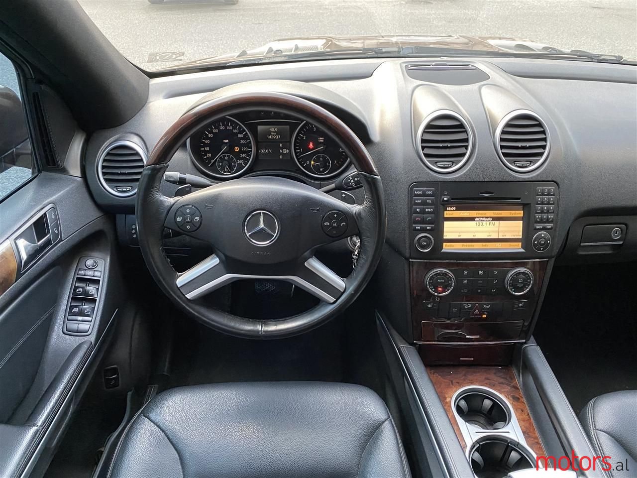 2010' Mercedes-Benz ML 350 photo #6