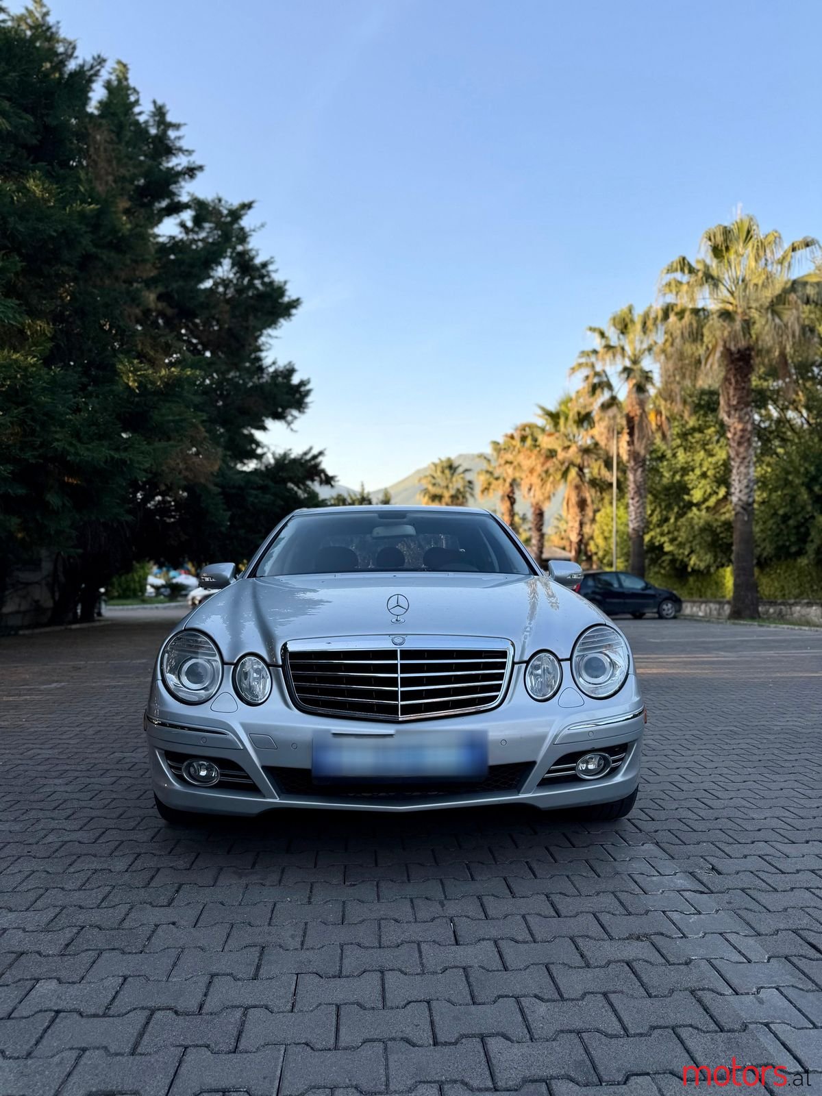 2008' Mercedes-Benz E 200 photo #3
