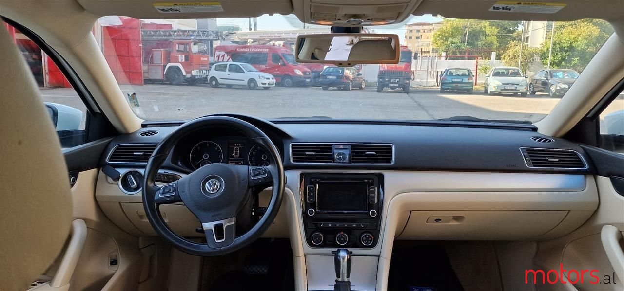 2013' Volkswagen Passat photo #4