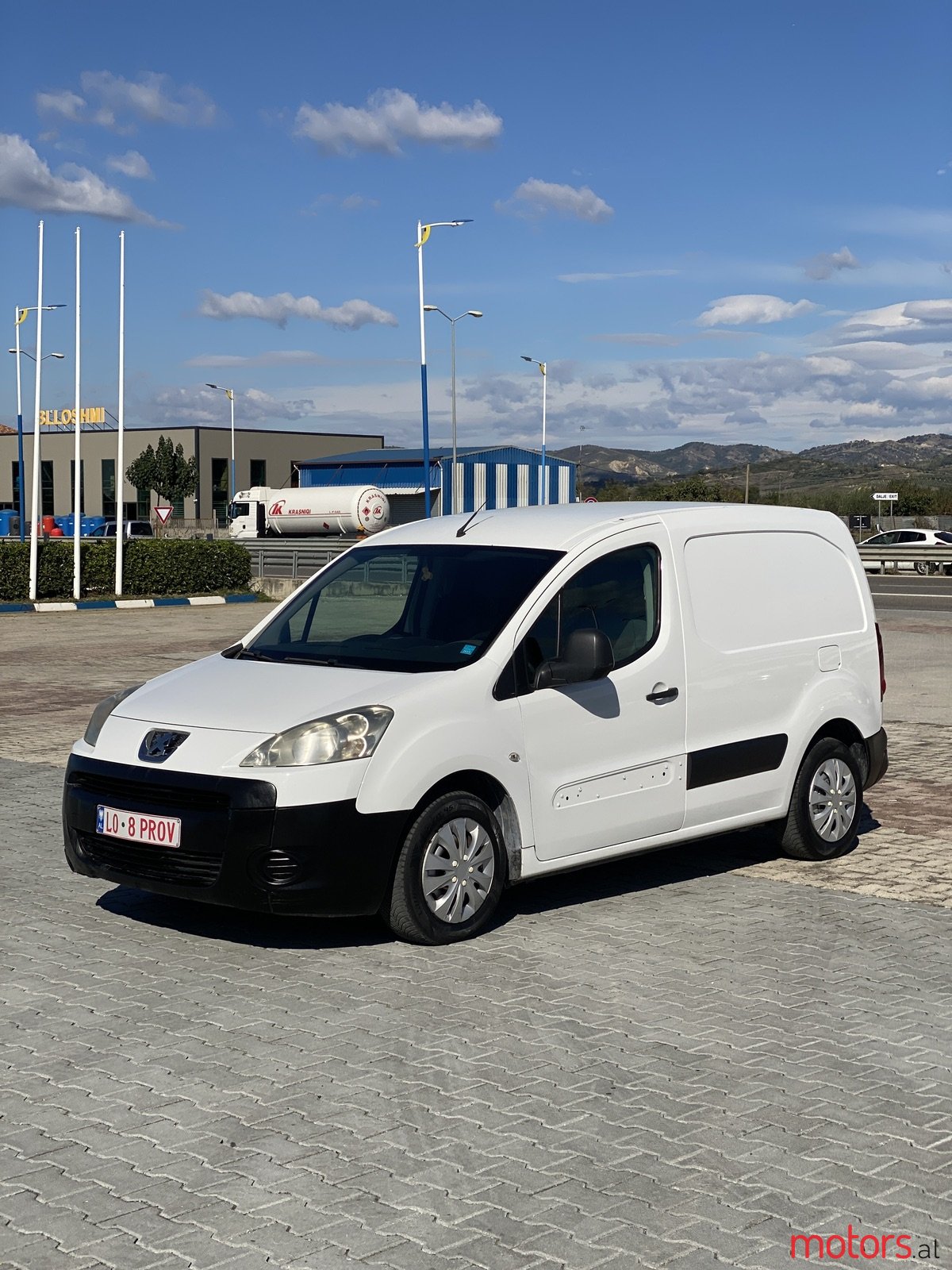 2011' Peugeot Partner me nderrim me makin te vogel photo #1