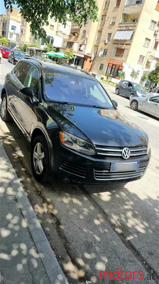 2012' Volkswagen Touareg photo #2