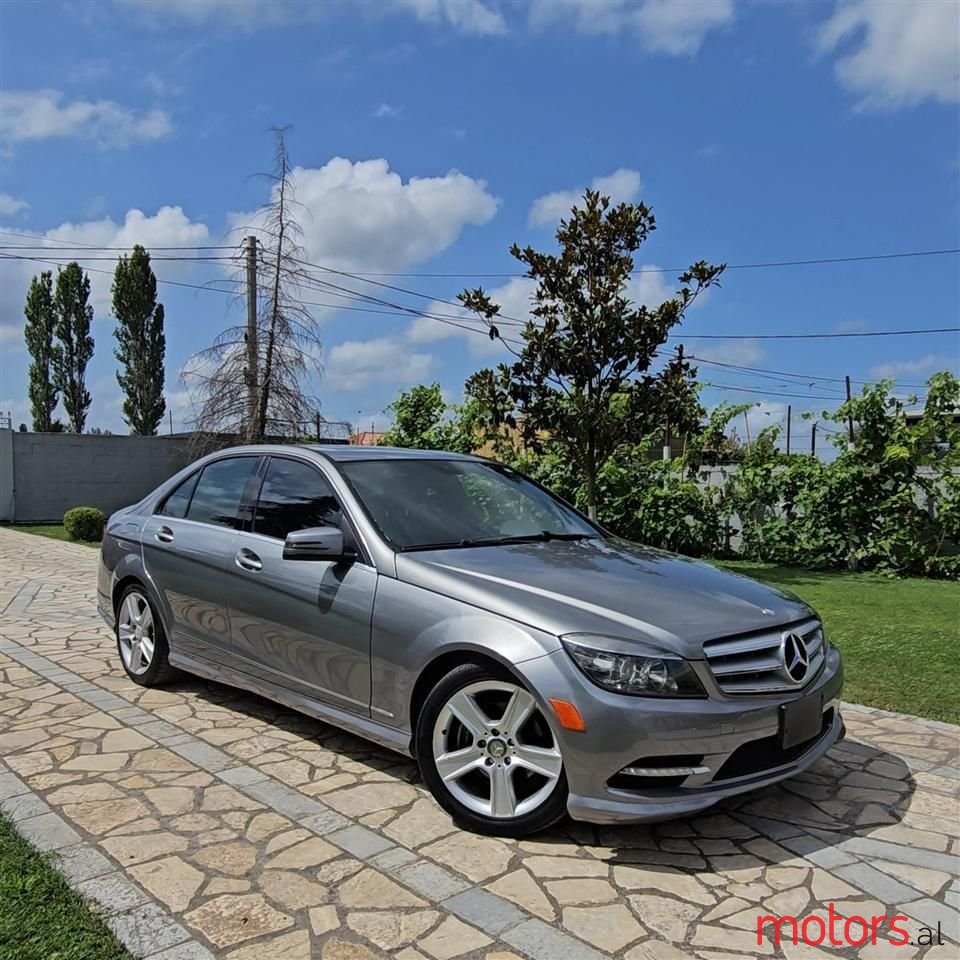 2011' Mercedes-Benz C 300 photo #1