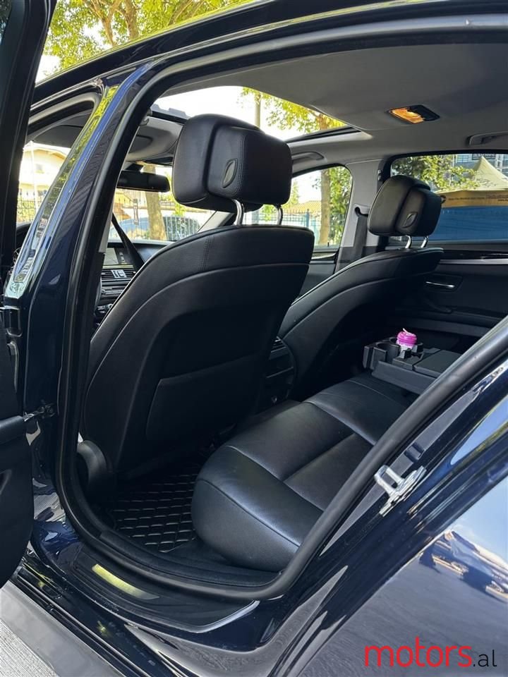 2012' BMW 520 photo #5