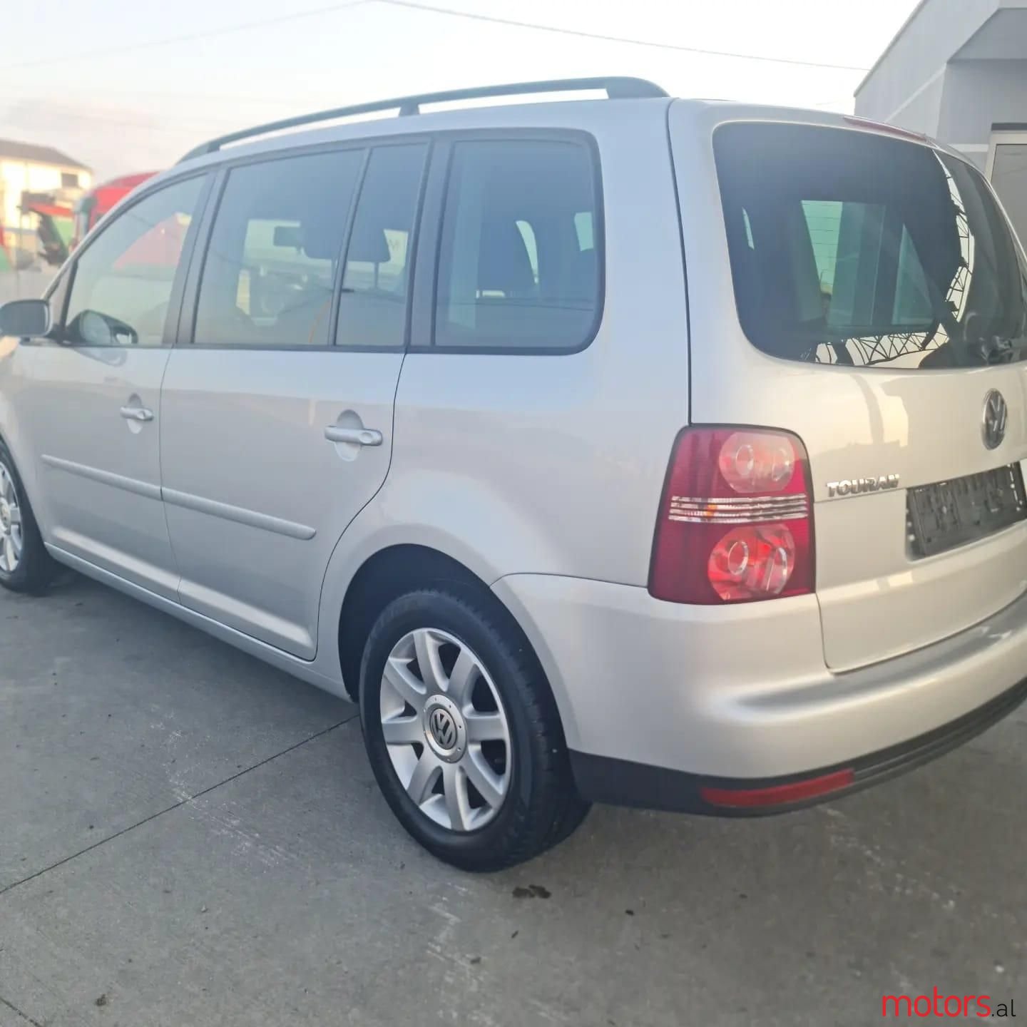2008' Volkswagen Touran photo #3
